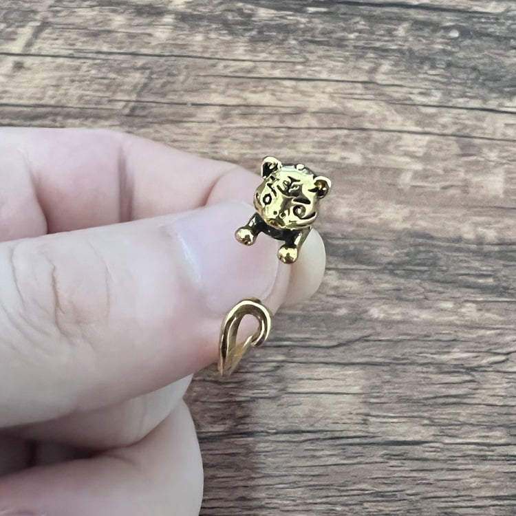 Retro Women's Tiger Distressed Fashion Ring